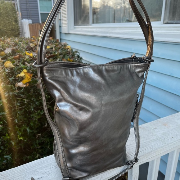 Hobo The Original Pebbled Metallic Silver Convertible Backpack And Shoulder Bag - Picture 4 of 8